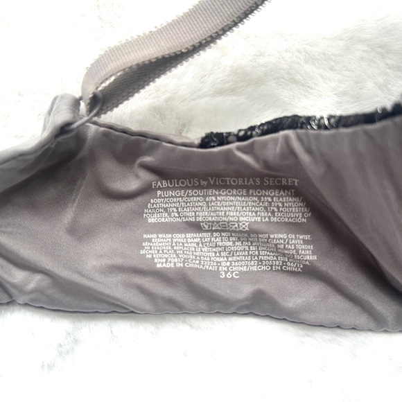 Victoria’s Secret Plunge Bra 36C - Picture 9 of 10